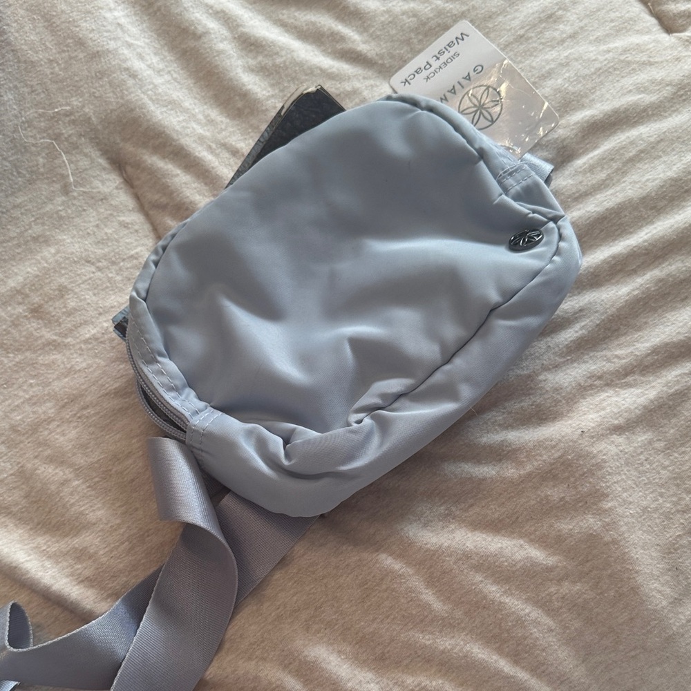 Gaiam Periwinkle crossbody Fanny pack NWT